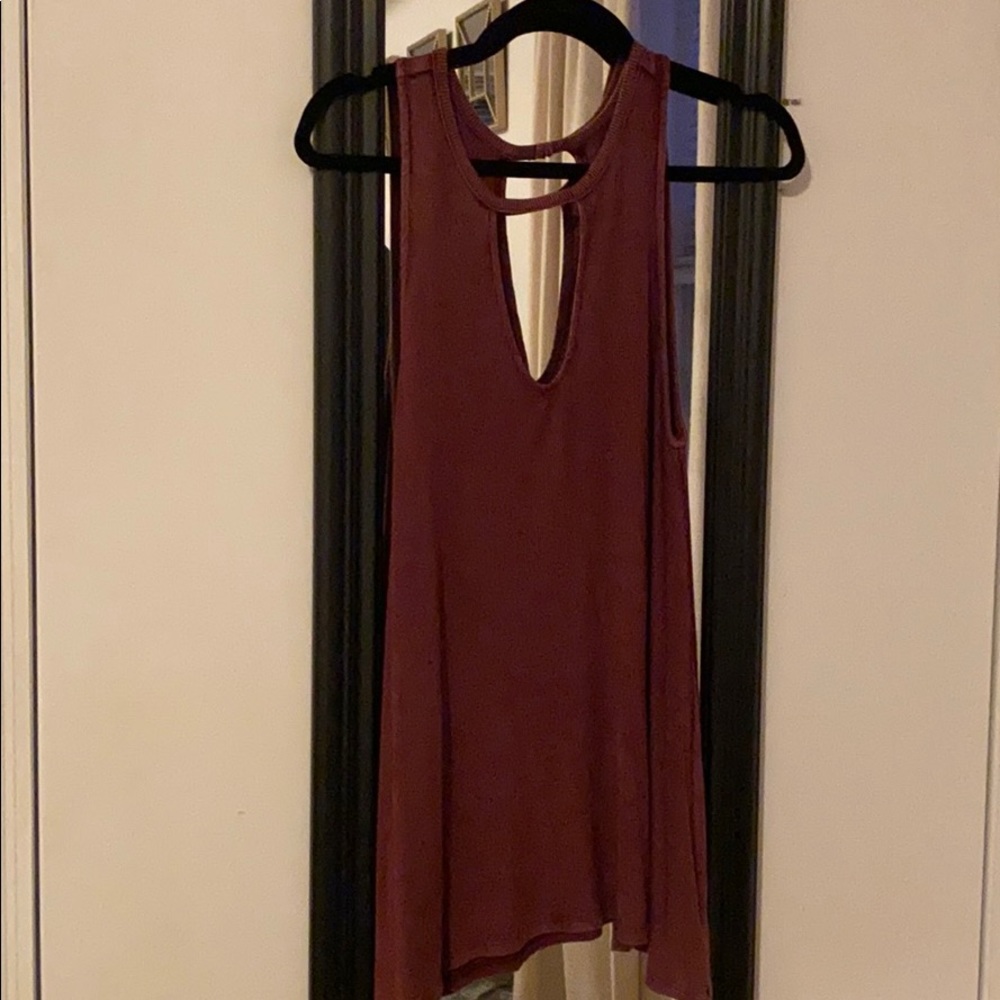 KeyHole Tank Top in Burgundy